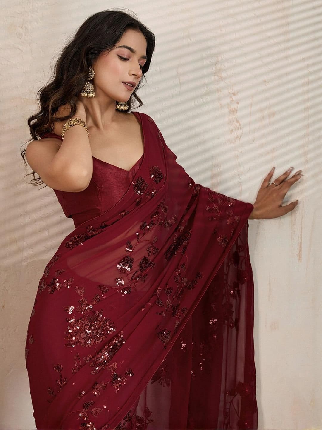 FashionsEye Floral Embroidered Pure Georgette Saree And Unstiched Blouse Piece