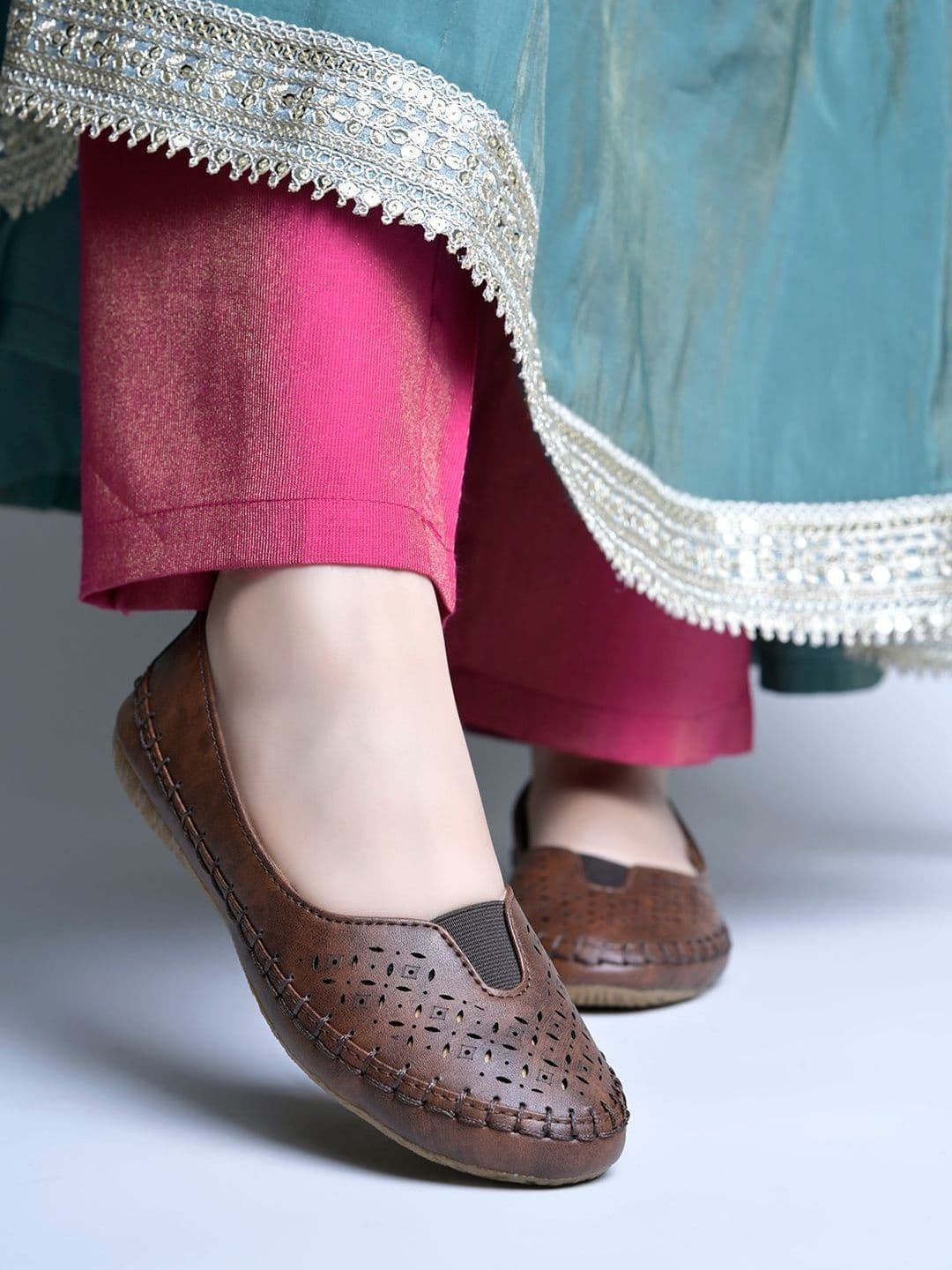 DressBerry Textured Round Toe Slip-On Ballerinas