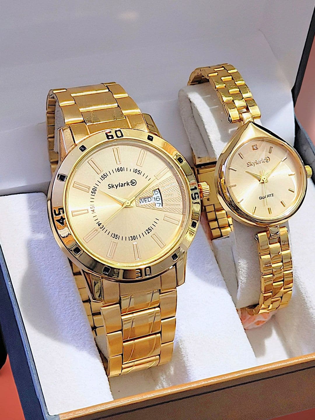 Skylark Unisex Water Resistant His and Her Analogue Watches Goldeberak_584Gold&boondGold_f