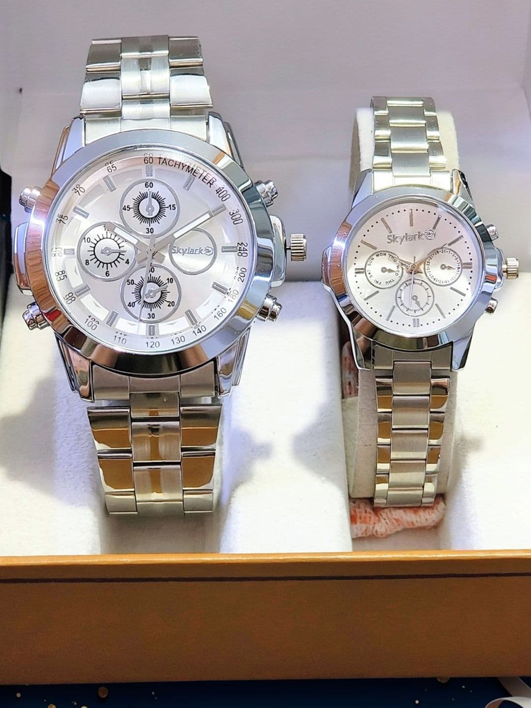 Skylark Unisex Dial & Stainless Steel Bracelet Style Straps Analogue Multi Function Watch