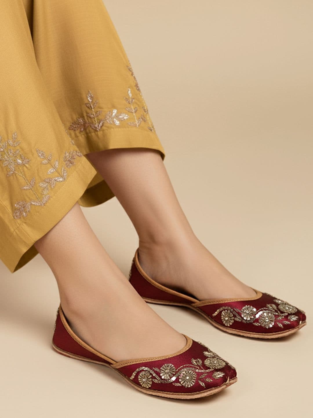 House of Pataudi Women Embellished Mojaris